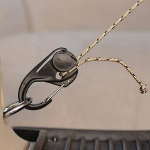 Nite Ize CamJam Cord Tightener - Upínací karabina s provazem