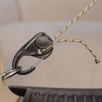 Nite Ize CamJam Cord Tightener - Upínací karabina s provazem